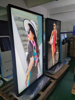 Full Screen Floor Standing Advertising Touch Screen Kiosk com vida útil de 60000 horas